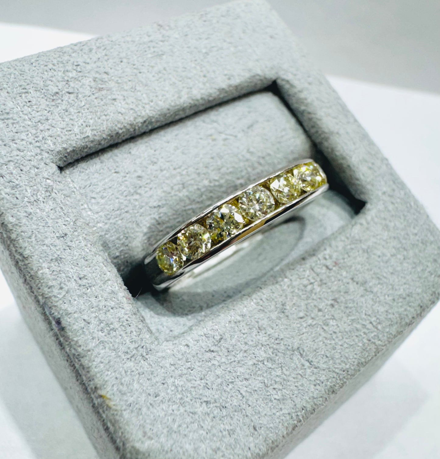 14K WHITE GOLD NATURAL DIAMOND WEDDING BAND, SIZE: 6