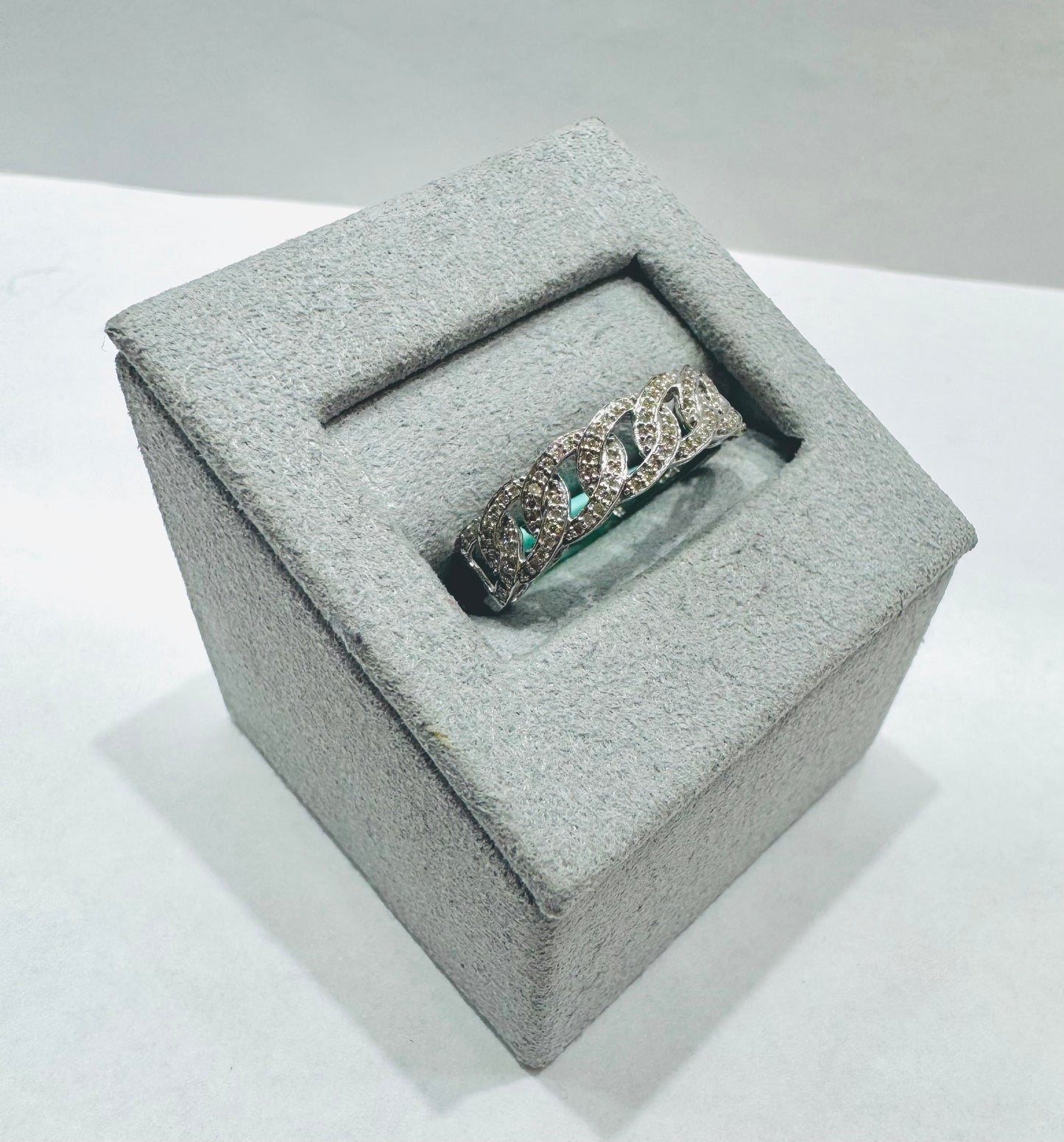 10K WHITE GOLD NATURAL DIAMOND WEDDING BAND, SIZE: 7