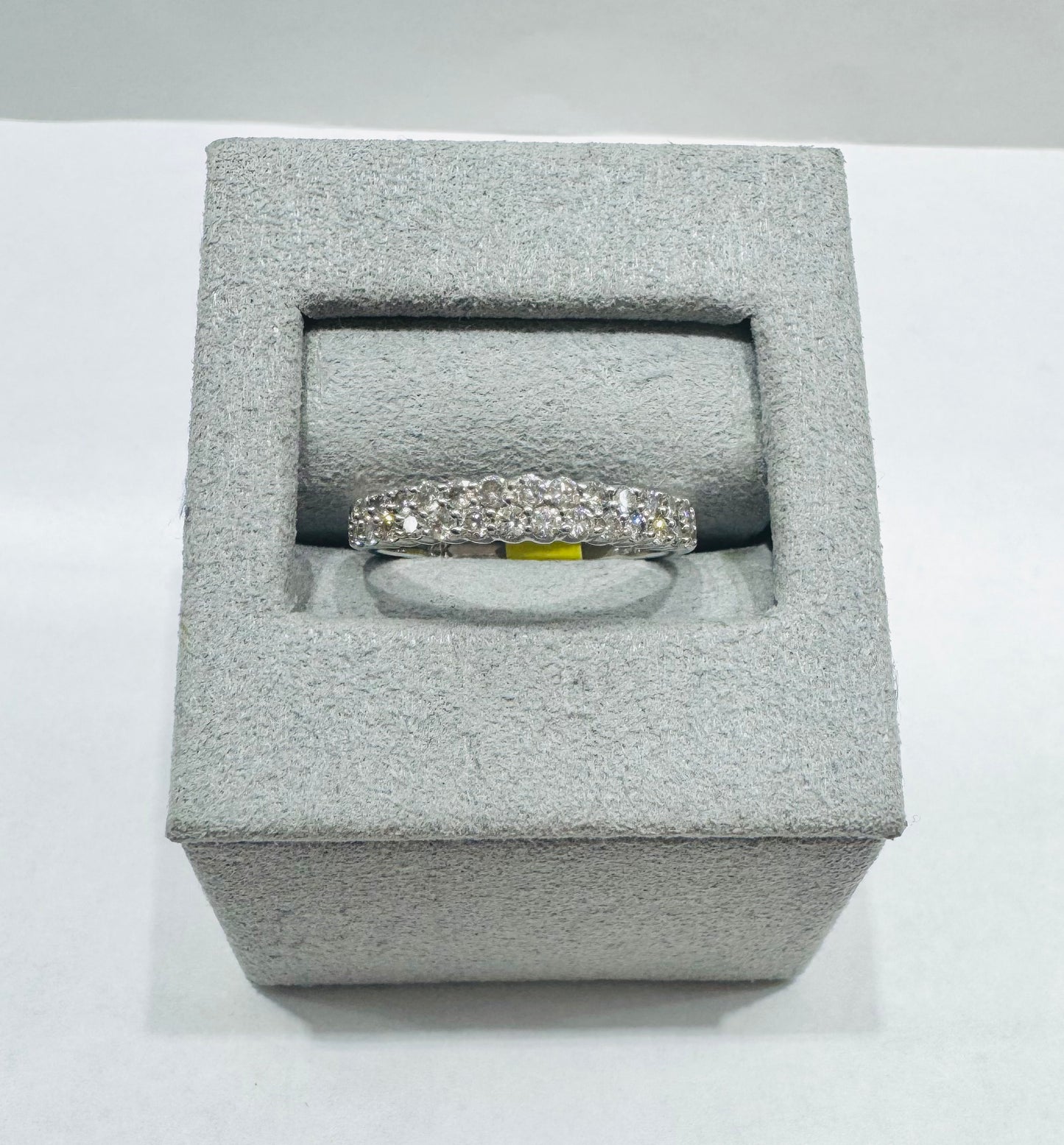 14K WHITE GOLD NATURAL DIAMOND WEDDING BAND, SIZE: 7