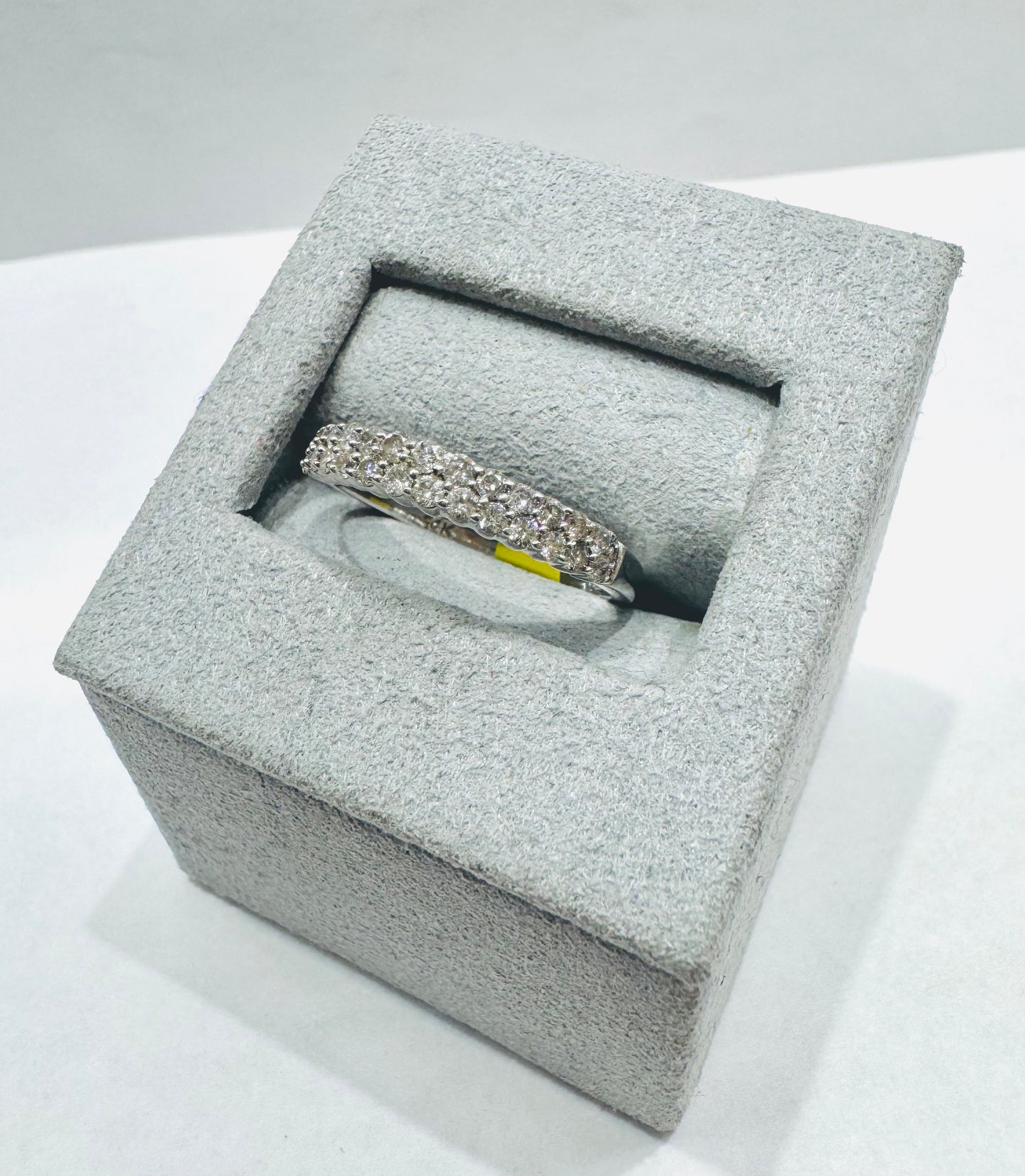 14K WHITE GOLD NATURAL DIAMOND WEDDING BAND, SIZE: 7