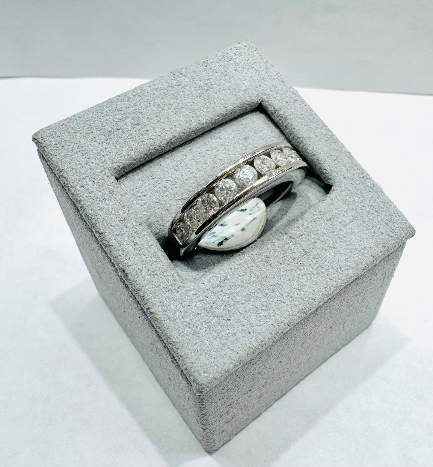 14K WHITE GOLD NATURAL DIAMOND WEDDING BAND, SIZE: 7