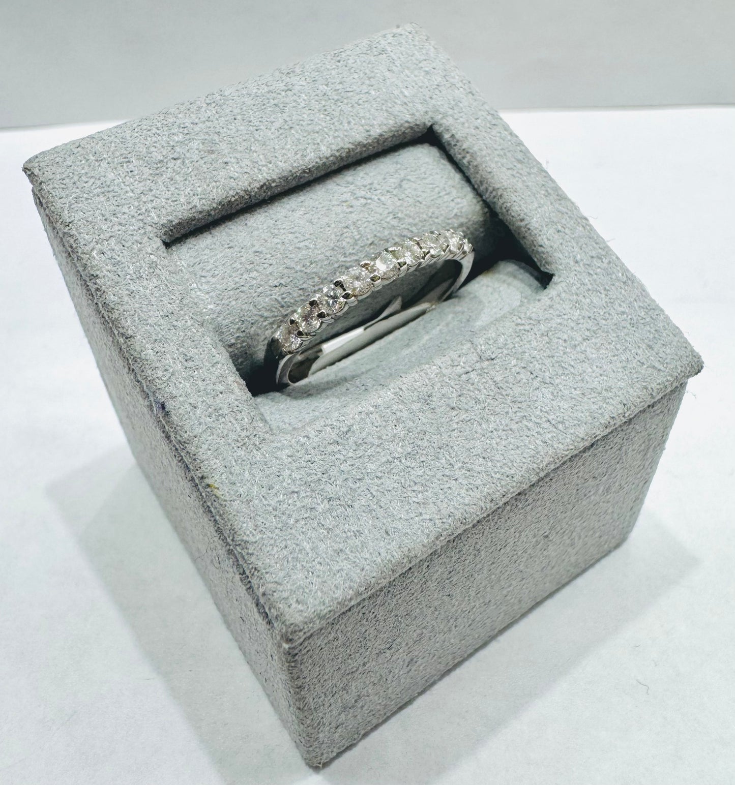 14K WHITE GOLD NATURAL DIAMOND WEDDING BAND, SIZE: 7