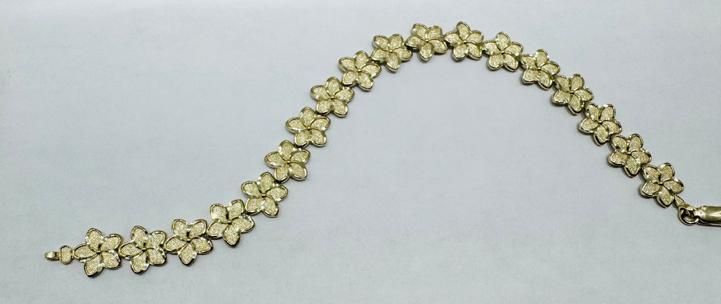 10K GOLD HIBISCUS FLOWER BRACELET 7”, WEIGHT: 11.4gm