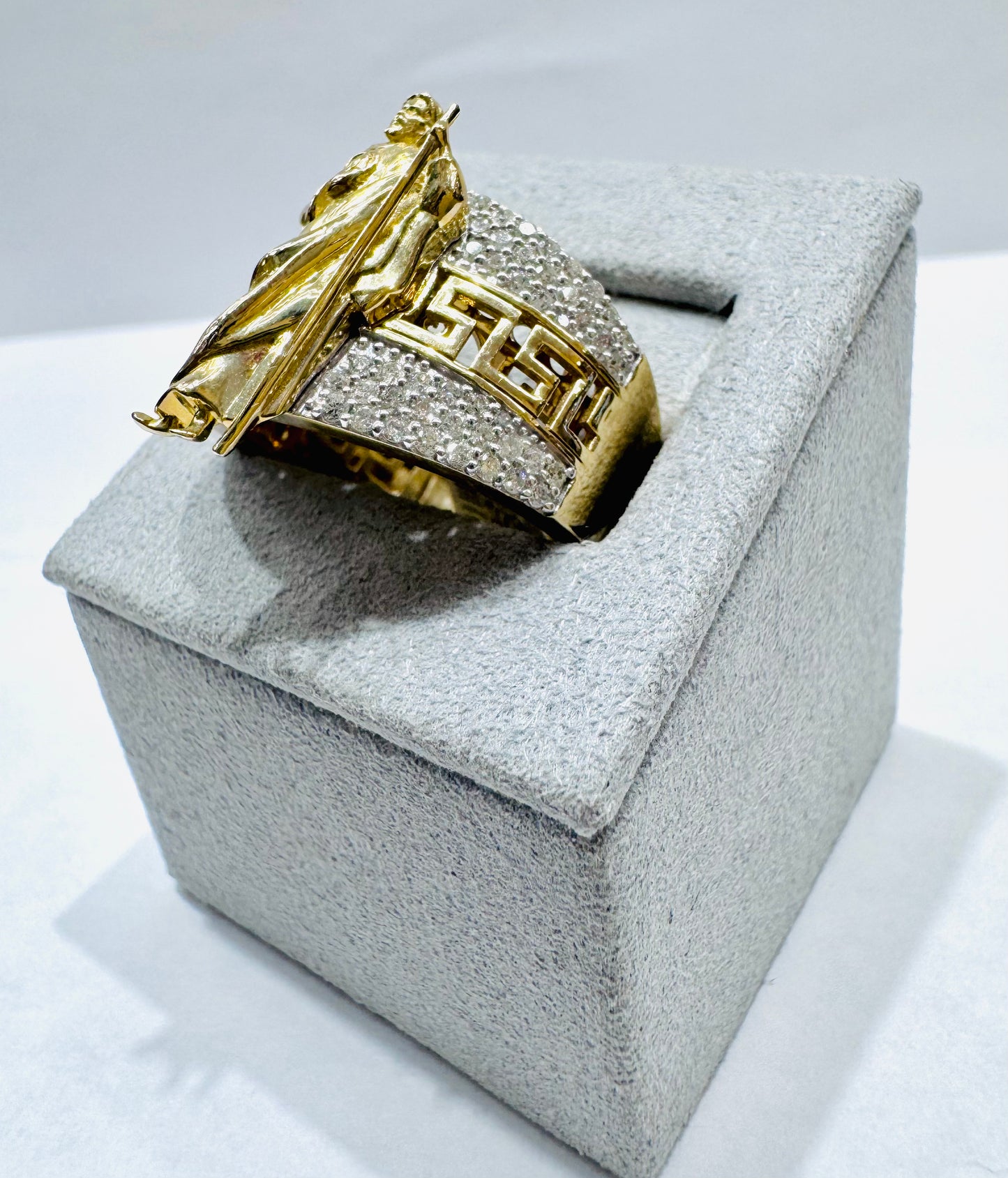 10K GOLD MEN’S NATURAL DIAMOND SAINT JUDE RING 0.85CTW, SIZE: 10