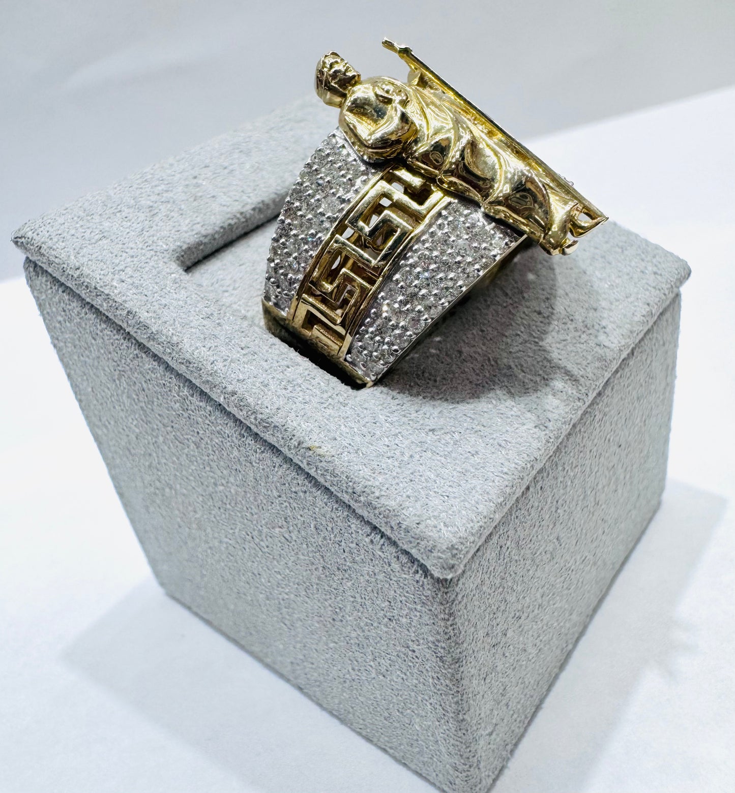 10K GOLD MEN’S NATURAL DIAMOND SAINT JUDE RING 0.85CTW, SIZE: 10