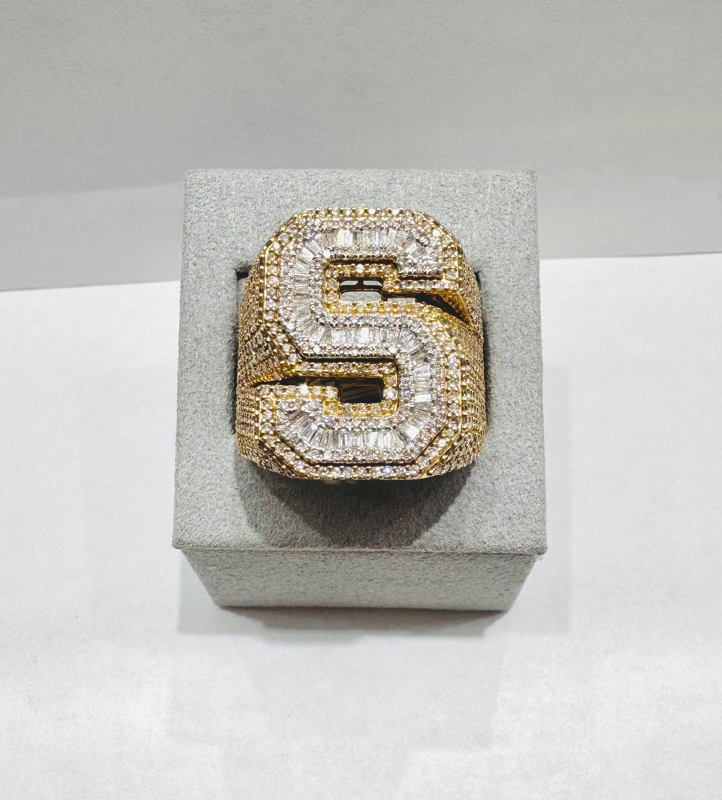 10K GOLD MEN’S NATURAL DIAMOND INITIAL “S” RING 3.93CT, SIZE: 10.5, WEIGHT: 15.5gm