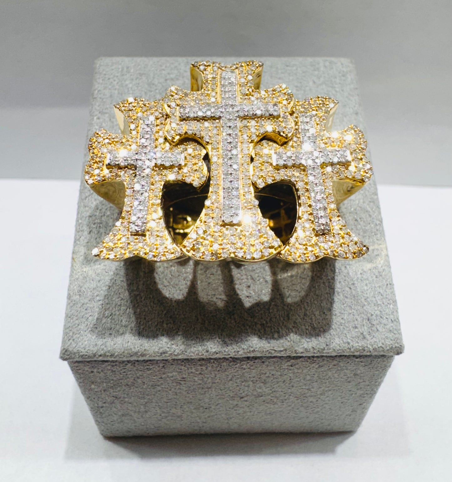 10K GOLD MEN’S NATURAL DIAMOND THREE CROSS RING 1.17CT, SIZE: 10