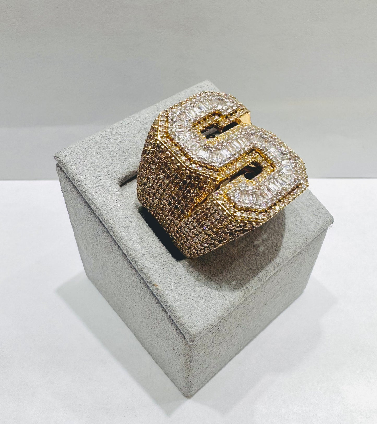 10K GOLD MEN’S NATURAL DIAMOND INITIAL “S” RING 3.93CT, SIZE: 10.5, WEIGHT: 15.5gm