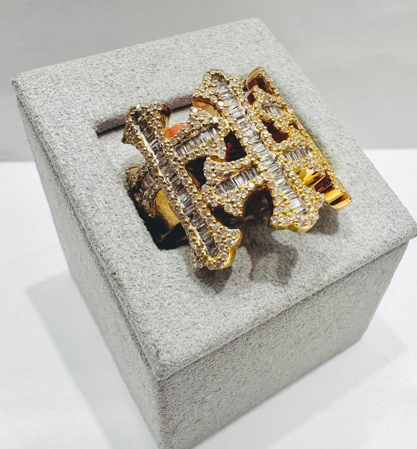 10K GOLD MEN’S NATURAL DIAMOND THREE CROSS RING 1.70CT, SIZE: 9.5