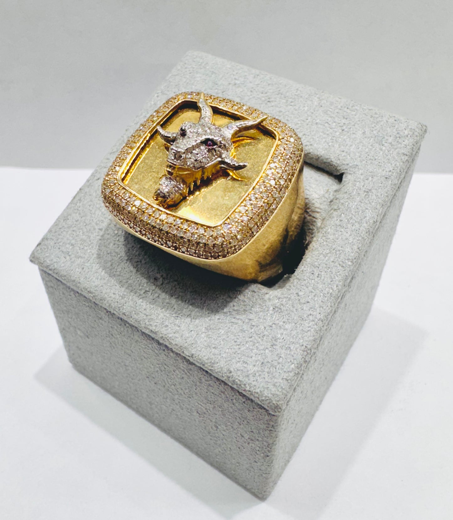 10K GOLD MEN’S NATURAL DIAMOND “GOAT” RING 0.75CTW, SIZE: 10