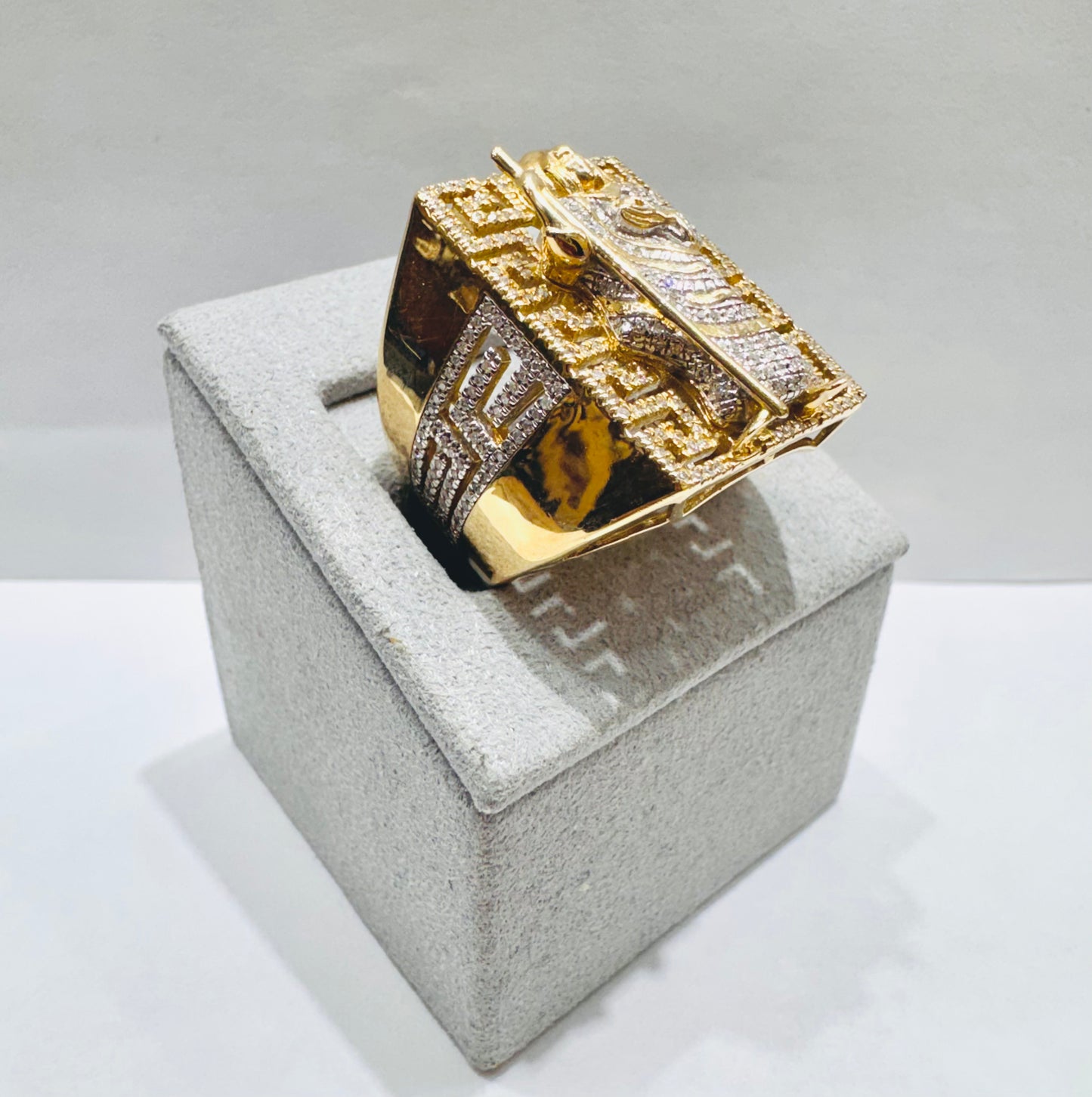 10K GOLD MEN’S NATURAL DIAMOND SAINT JUDE RING 0.68CT, SIZE: 10