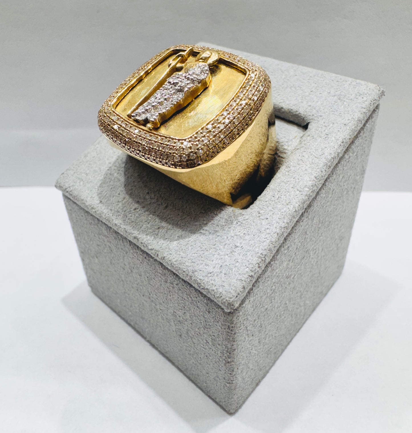 10K GOLD MEN’S NATURAL DIAMOND SAINT JUDE RING 0.65CTW, SIZE: 10