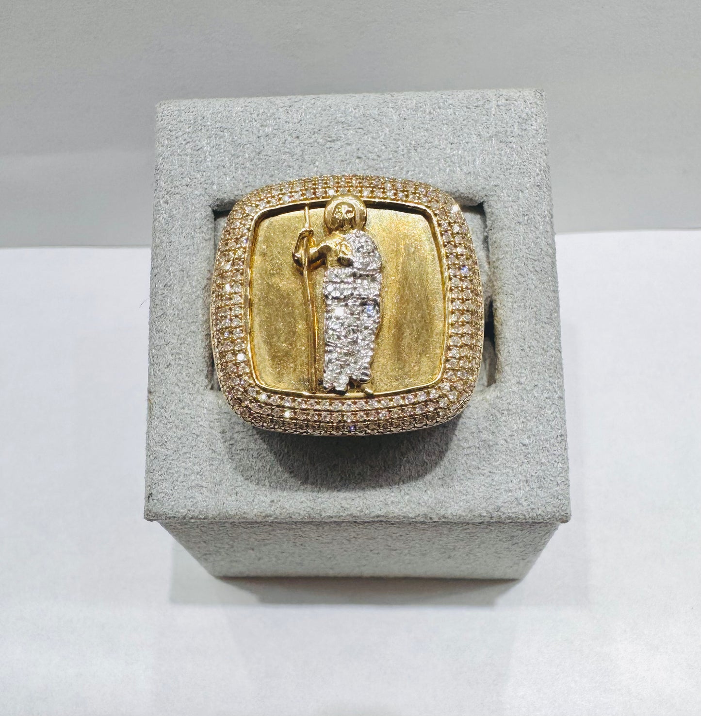 10K GOLD MEN’S NATURAL DIAMOND SAINT JUDE RING 0.65CTW, SIZE: 10