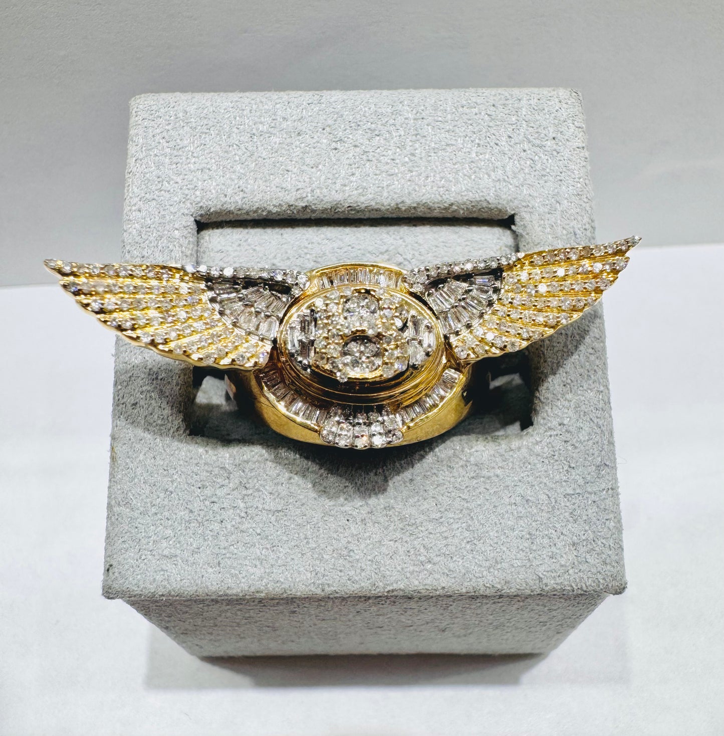 10K GOLD MEN’S NATURAL DIAMOND BENTLEY LOGO RING 1.25CT, SIZE: 10