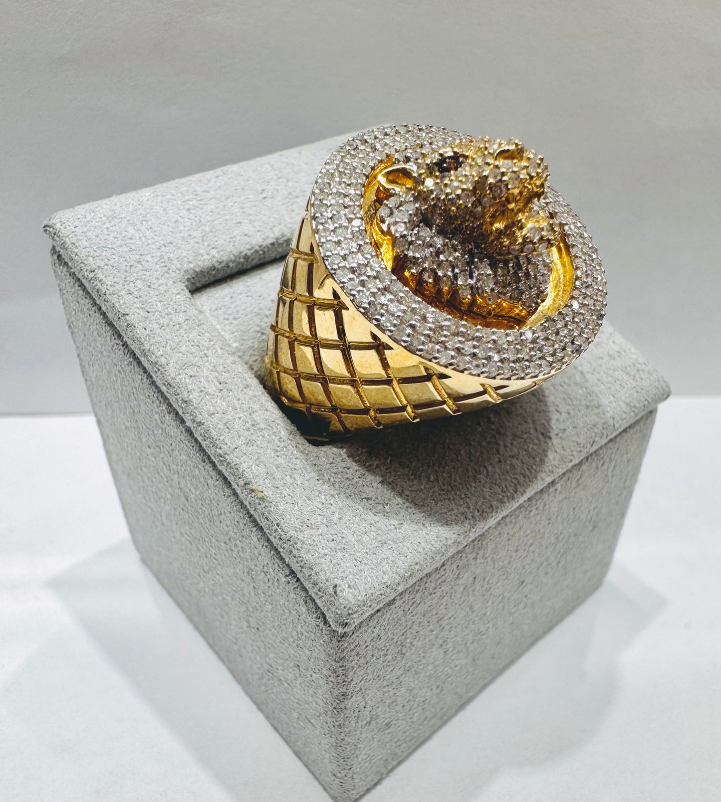 10K GOLD MEN’S NATURAL DIAMOND LION RING 1.10CT, SIZE: 10.5