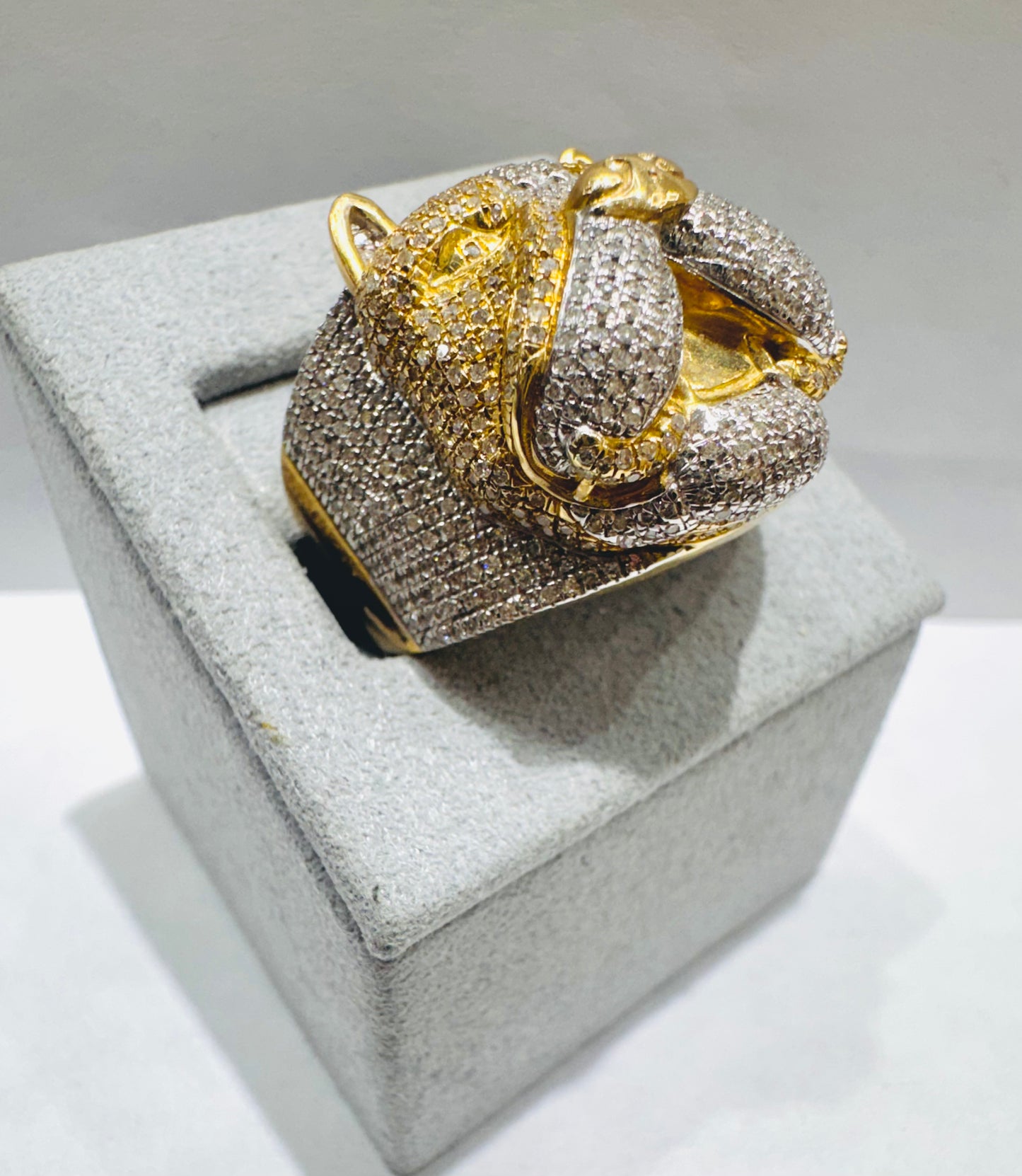 10K GOLD MEN’S NATURAL DIAMOND BULLDOG RING 1.30CT, SIZE: 10