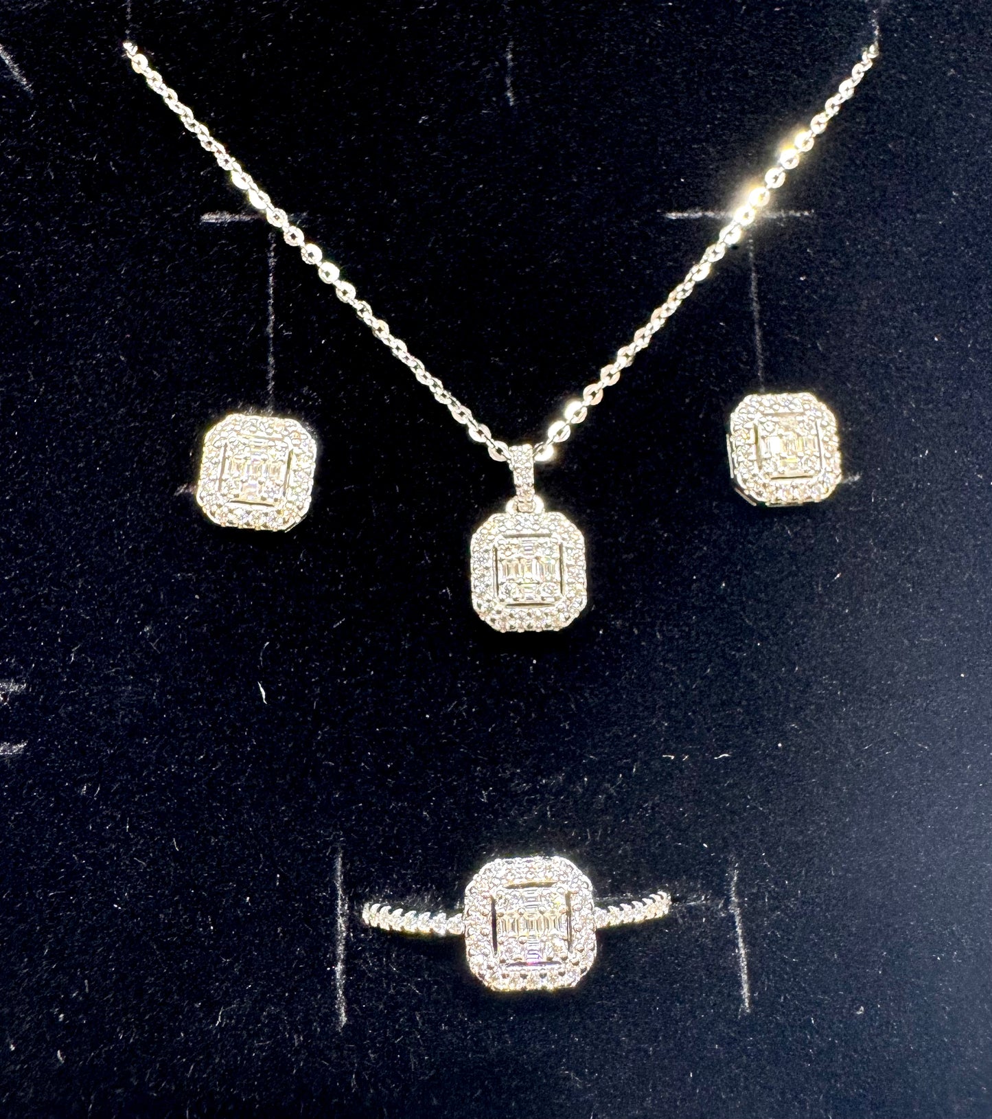 SILVER MOISSANITE BAGUETTE CUT CENTERS HALO FRAMES PENDANT SET 1.35CT, RING-SIZE: 7