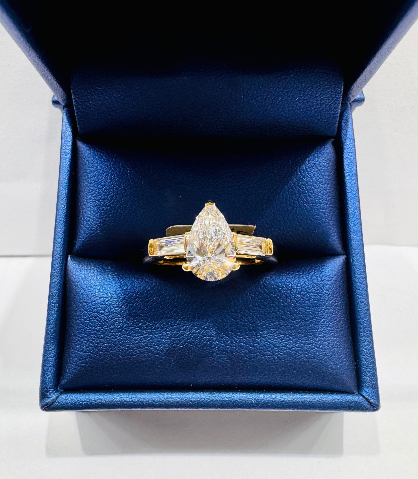 14K GOLD PEAR-CUT, THREE STONE LAB GROWN DIAMOND RING 1.85CT, SIZE: 7