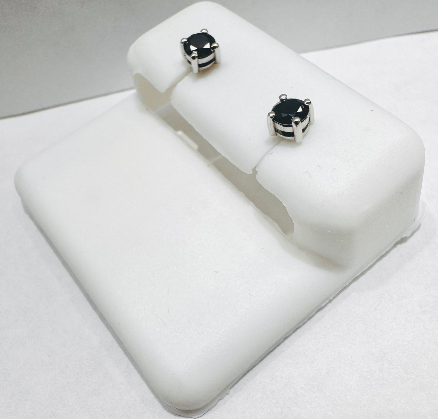 SILVER SMALL BLACK STONE EARRINGS 0.50CT