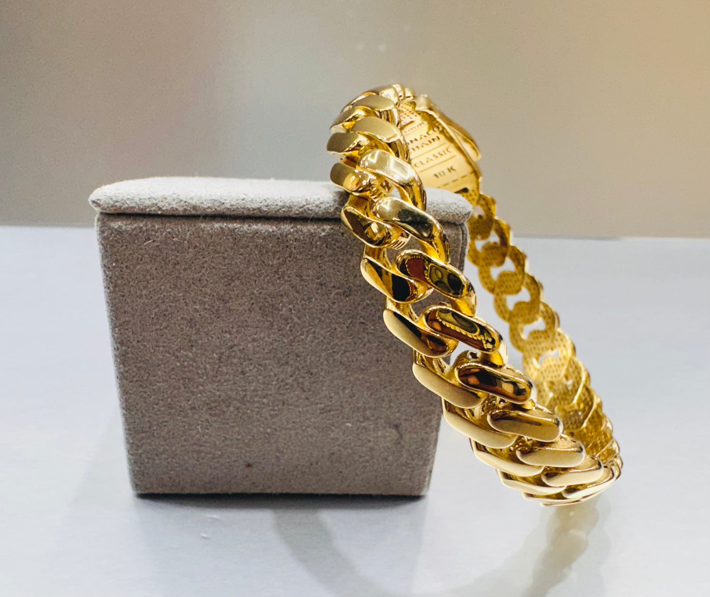 10K GOLD CLASSIC MONACO BANGLE BRACELET, WEIGHT: 13.3gm, WIDTH: 9mm