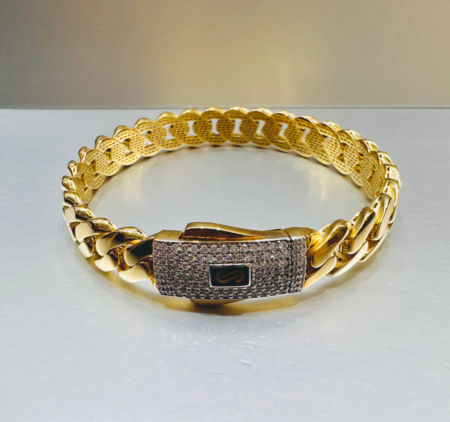 10K GOLD CLASSIC MONACO BANGLE BRACELET, WEIGHT: 13.3gm, WIDTH: 9mm