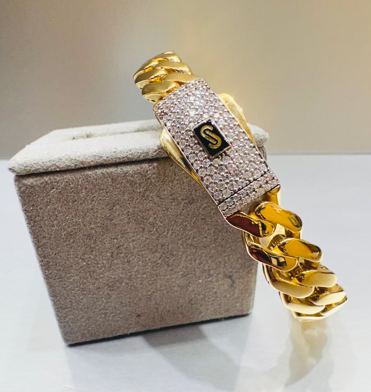 10K GOLD CLASSIC MONACO BANGLE BRACELET, WEIGHT: 13.3gm, WIDTH: 9mm