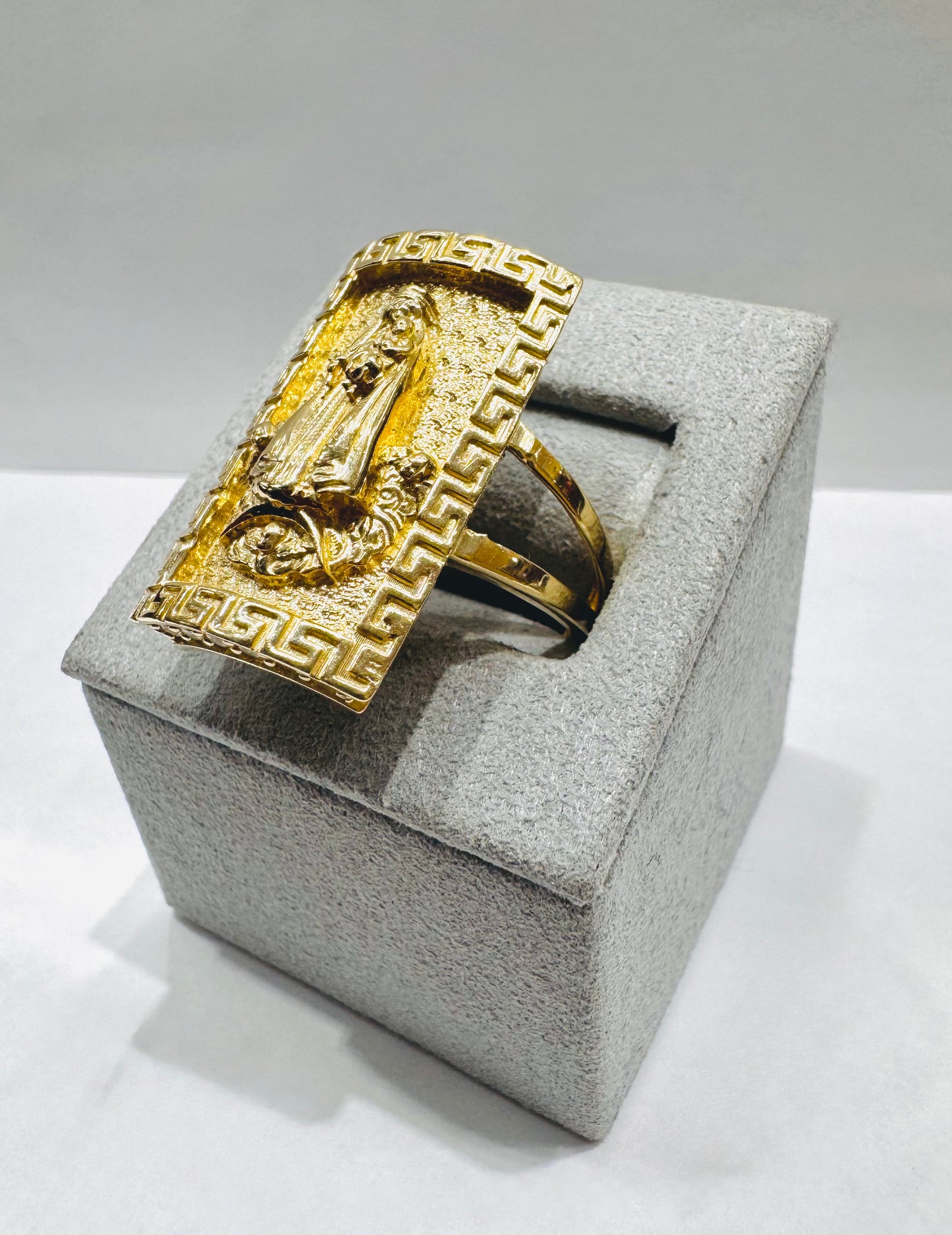 10K GOLD VIRGIN MARY RING WITH VERSACE BORDER, WEIGHT: 8.3gm, SIZE: 12.5