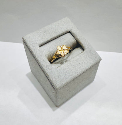 10K GOLD HIBISCUS FLOWER RING, WEIGHT: 1.4gm, SIZE: 6.5