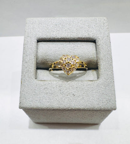 10K GOLD SMALL HEART RING WITH WHITE CZ STONES, WEIGHT: 1.5gm, SIZE: 6