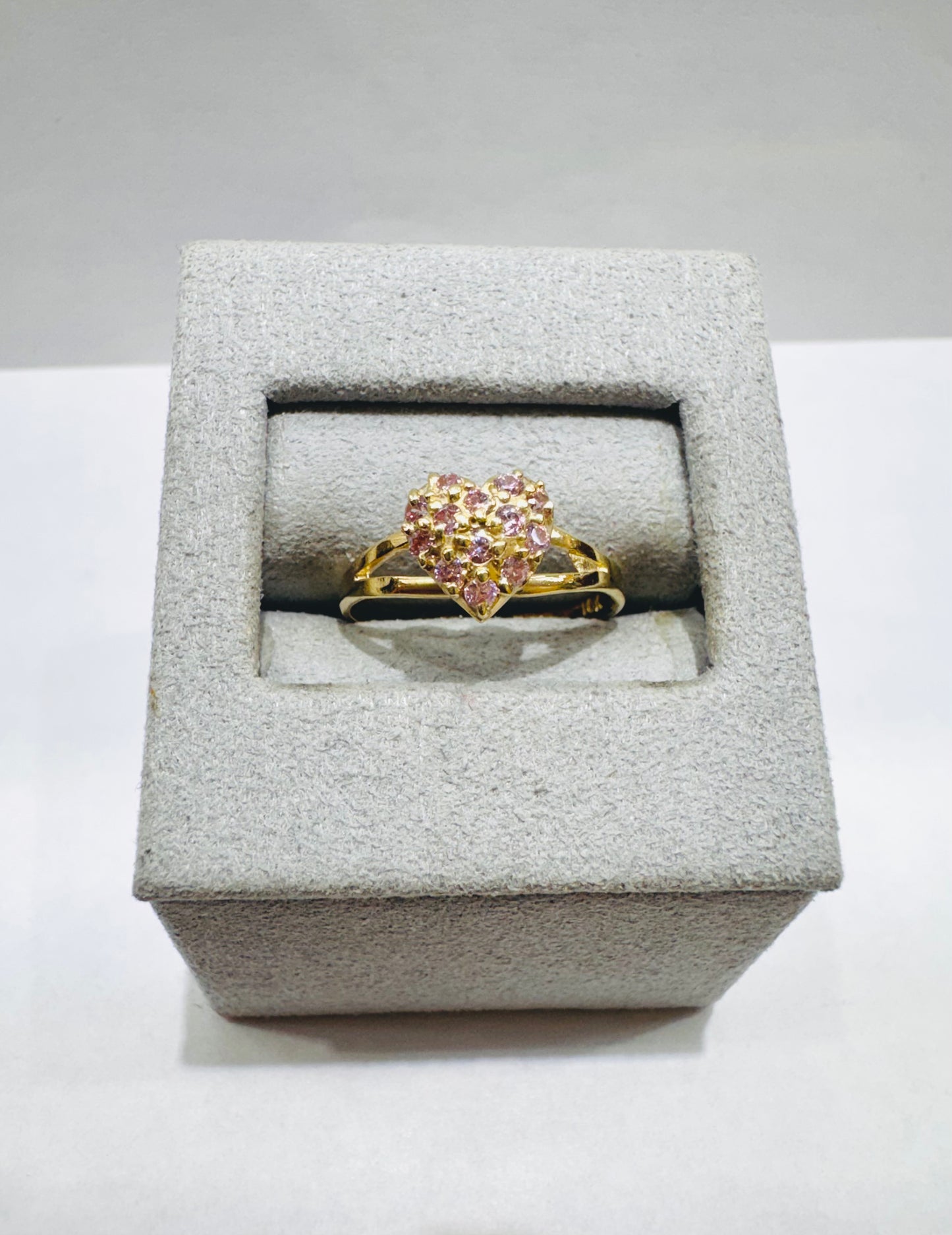 10K GOLD SMALL HEART RING WITH PINK CZ STONES, WEIGHT: 1.8gm, SIZE: 7