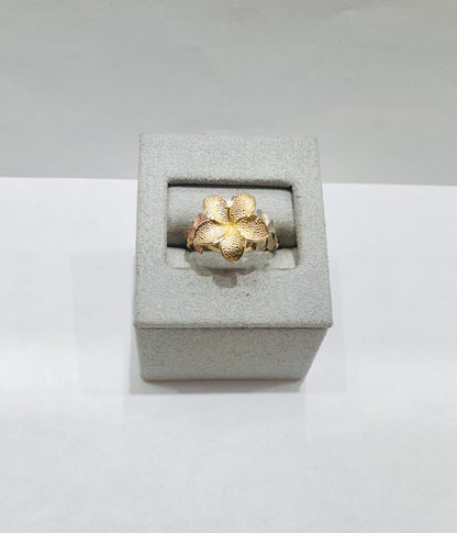 10K GOLD THREE TONE HIBISCUS RING, WEIGHT: 3.2gm, SIZE: 7