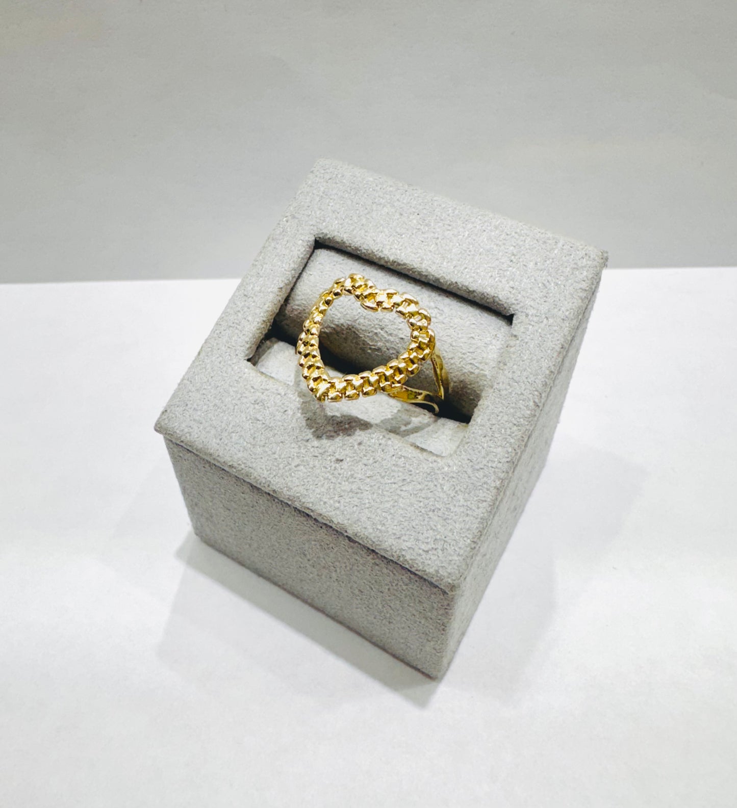 10K GOLD HEART RING, WEIGHT: 1.4gm, SIZE: 8