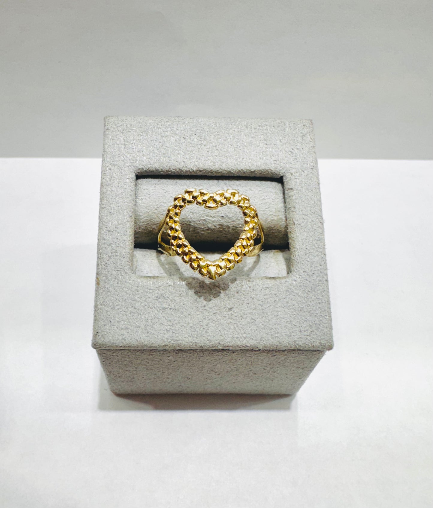 10K GOLD HEART RING, WEIGHT: 1.4gm, SIZE: 8