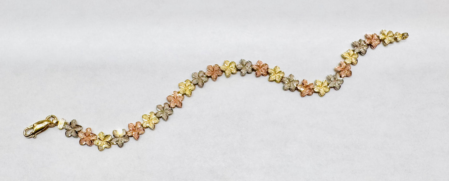 10K GOLD THREE TONE HIBISCUS FLOWER BRACELET 7”, WEIGHT: 6.2gm