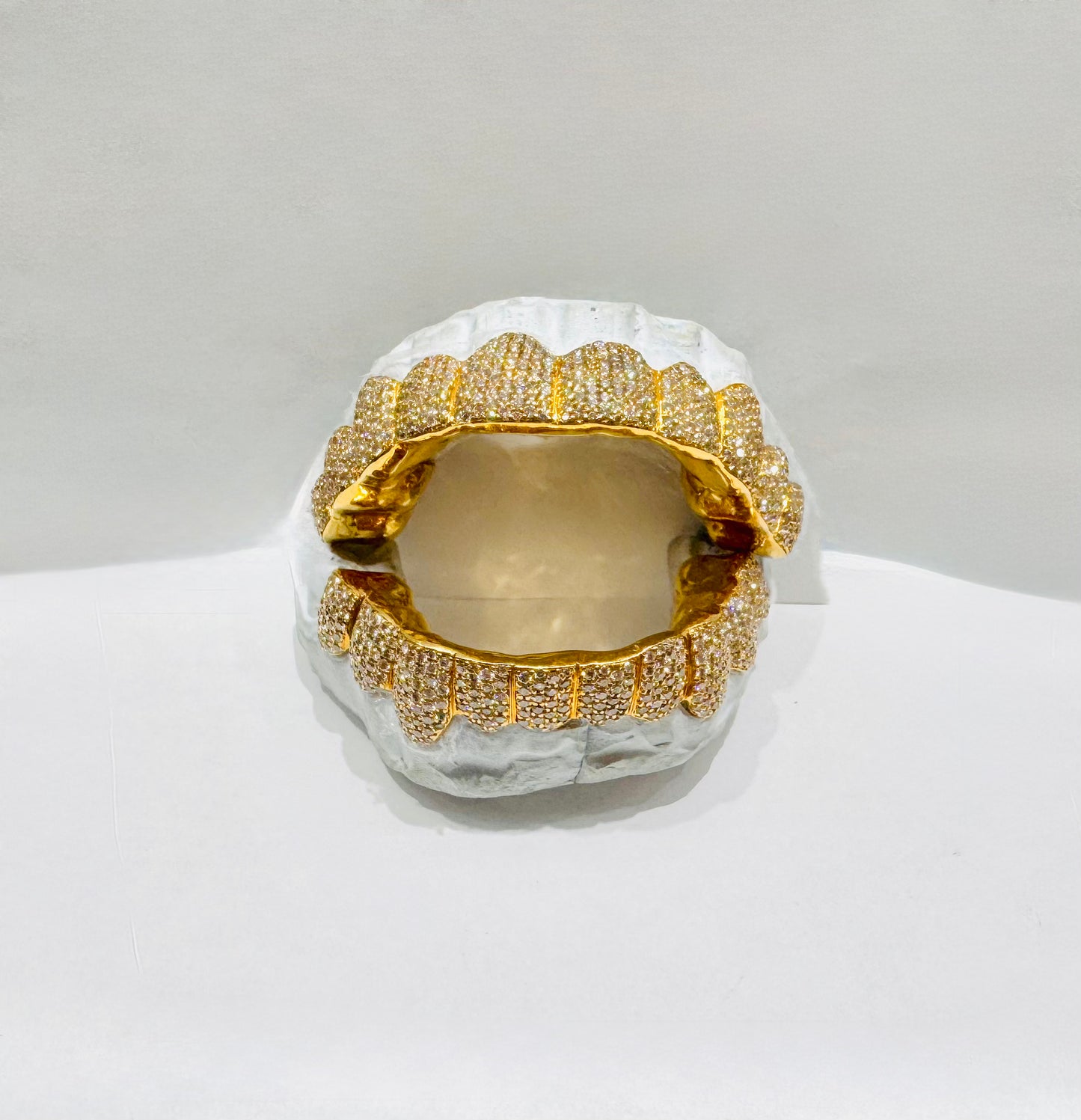 10K GOLD MOISSANITE GRILL (6 TOP & 6 BOTTOM : $3049) -( AVAILABLE IN 6PC, 8PC, 10PC)