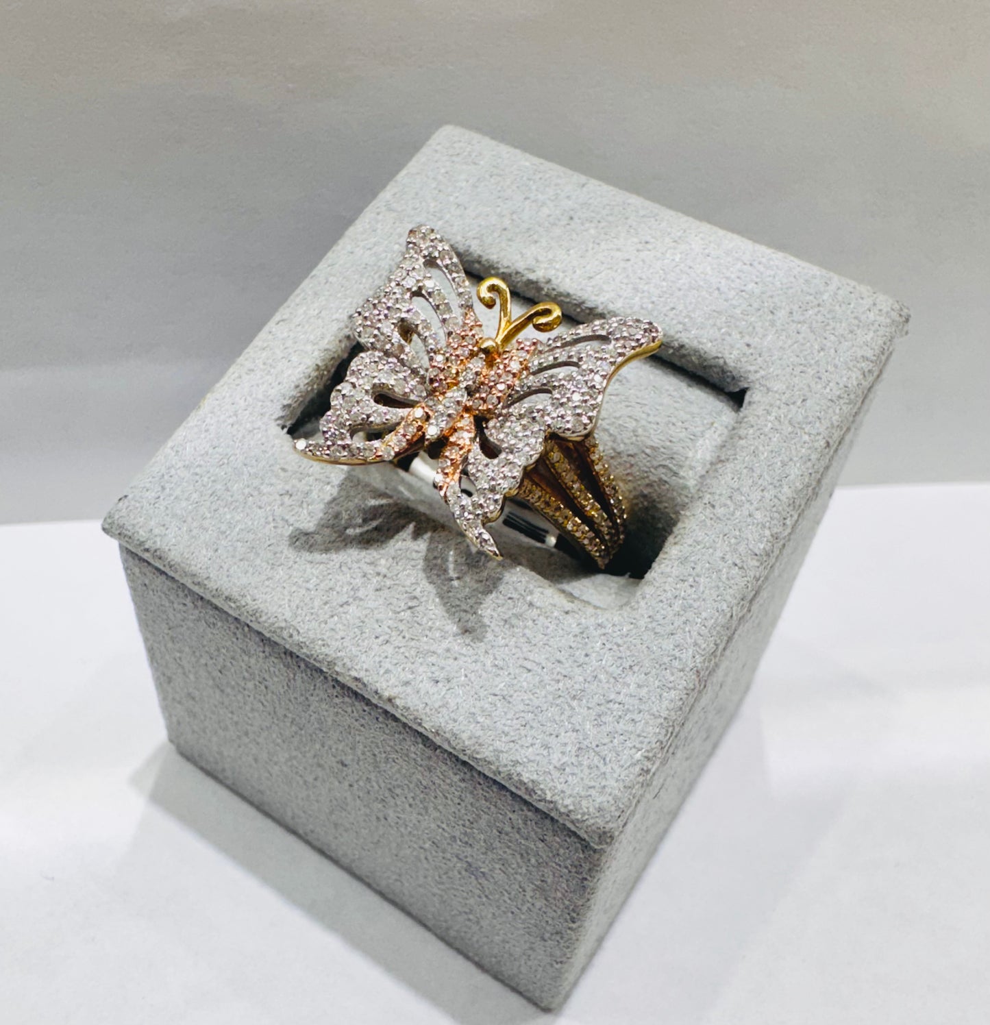 10K GOLD NATURAL DIAMOND BUTTERFLY RING 0.68CT, SIZE: 7
