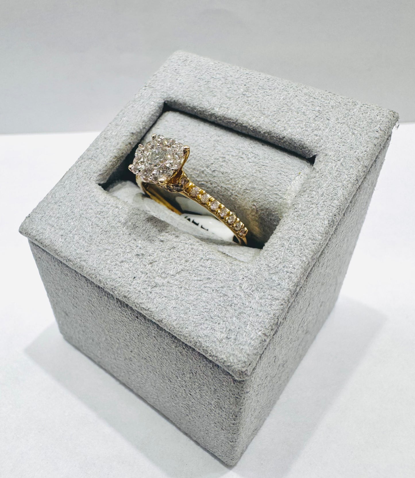 14K GOLD NATURAL DIAMOND RING 0.57CTW, SIZE: 6.5