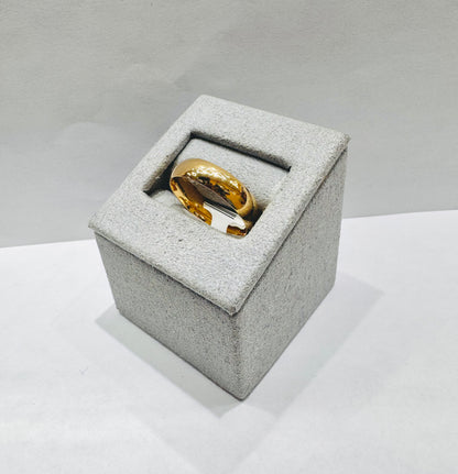 14K GOLD WEDDING BAND, SIZE: 8, WEIGHT: 3.7gm, WIDTH: 4.5mm
