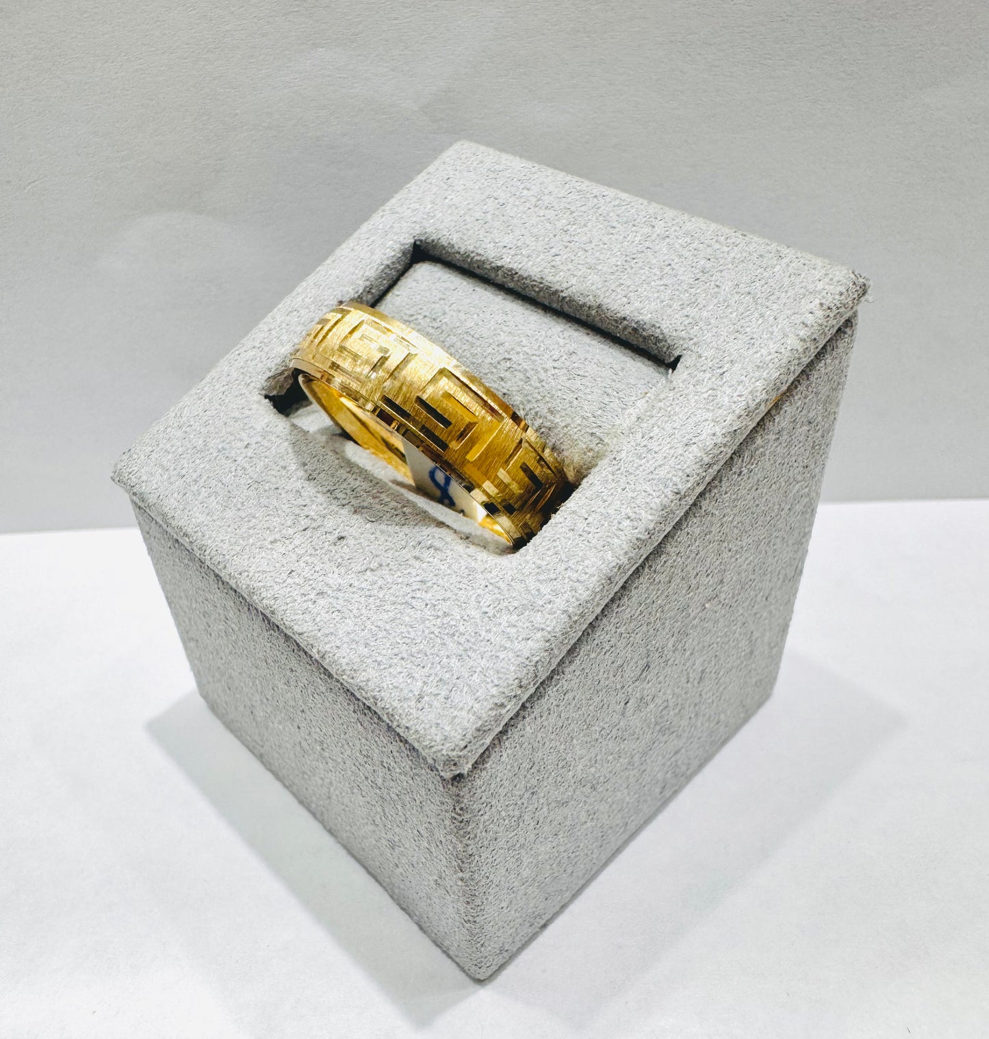 10K GOLD VERSACE BORDER DESIGN WEDDING BAND, WEIGHT: 3.4gm, SIZE: 8, WIDTH: 5.7mm