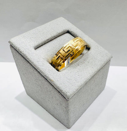 10K GOLD VERSACE BORDER DESIGN WEDDING BAND, WEIGHT: 3.4gm, SIZE: 8, WIDTH: 5.7mm