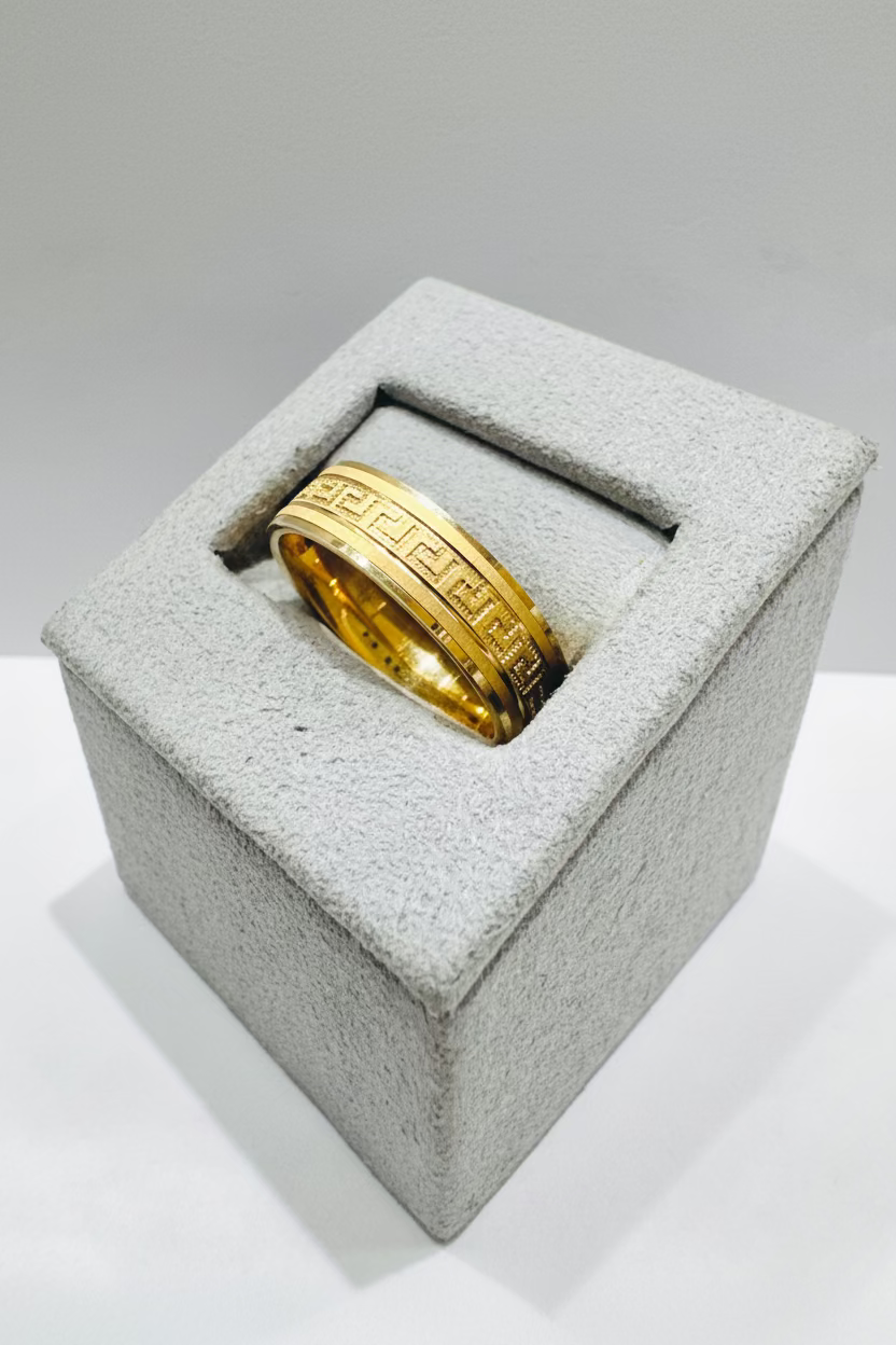 10K GOLD WEDDING BAND, WEIGHT: 3.2gm, SIZE: 7, WIDTH: 5.6mm