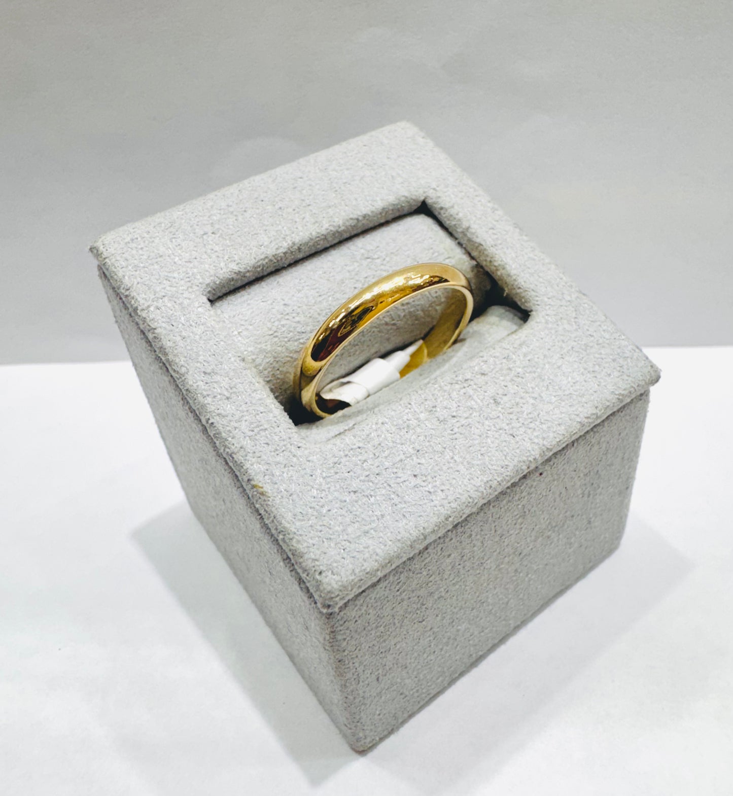 10K GOLD WEDDING BAND, WEIGHT: 2.4gm, SIZE: 8, WIDTH: 3mm