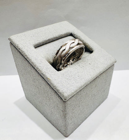 14K WHITE GOLD WEDDING BAND, WEIGHT: 3.3gm, SIZE: 5, WIDTH: 5.6mm