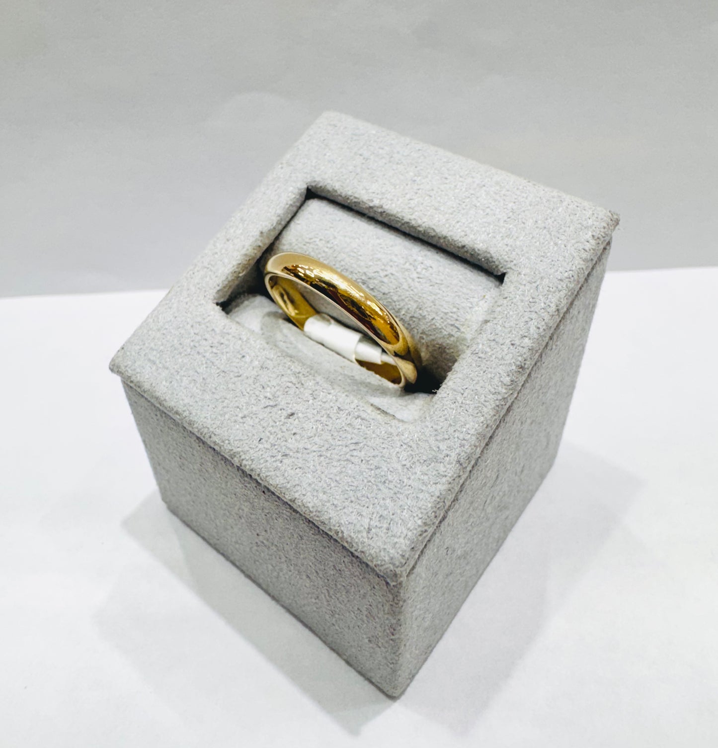 10K GOLD WEDDING BAND, WEIGHT: 2.4gm, SIZE: 8, WIDTH: 3mm