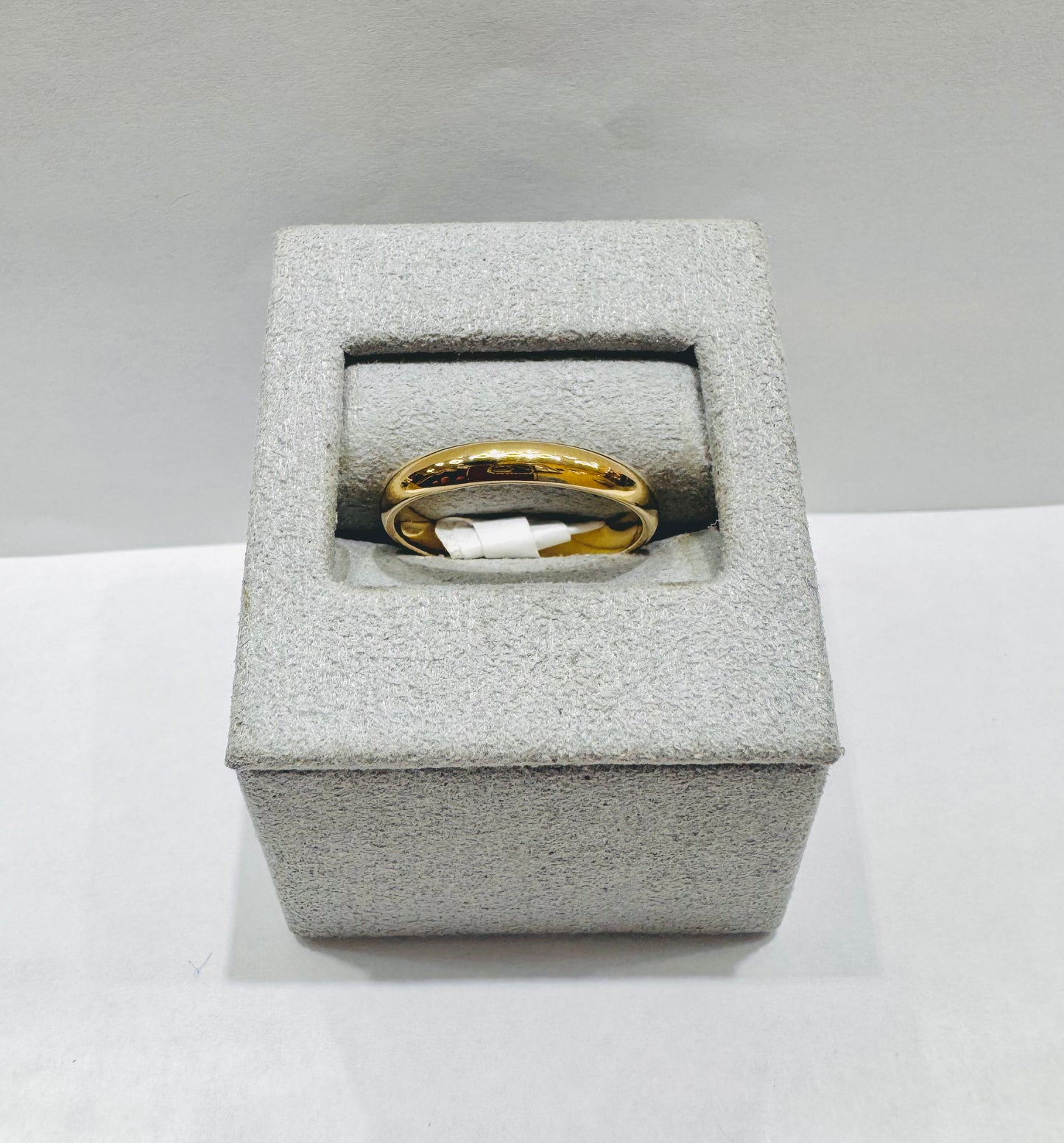 10K GOLD WEDDING BAND, WEIGHT: 2.4gm, SIZE: 8, WIDTH: 3mm