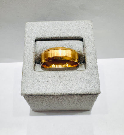 14K GOLD WEDDING BAND, WEIGHT: 5.7gm, SIZE: 10, WIDTH: 6.4mm