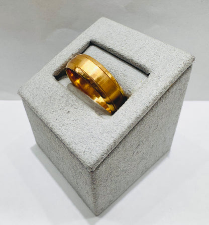 14K GOLD WEDDING BAND, WEIGHT: 5.7gm, SIZE: 10, WIDTH: 6.4mm