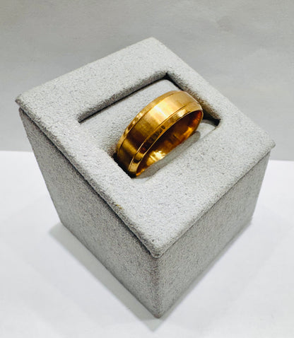 14K GOLD WEDDING BAND, WEIGHT: 5.7gm, SIZE: 10, WIDTH: 6.4mm