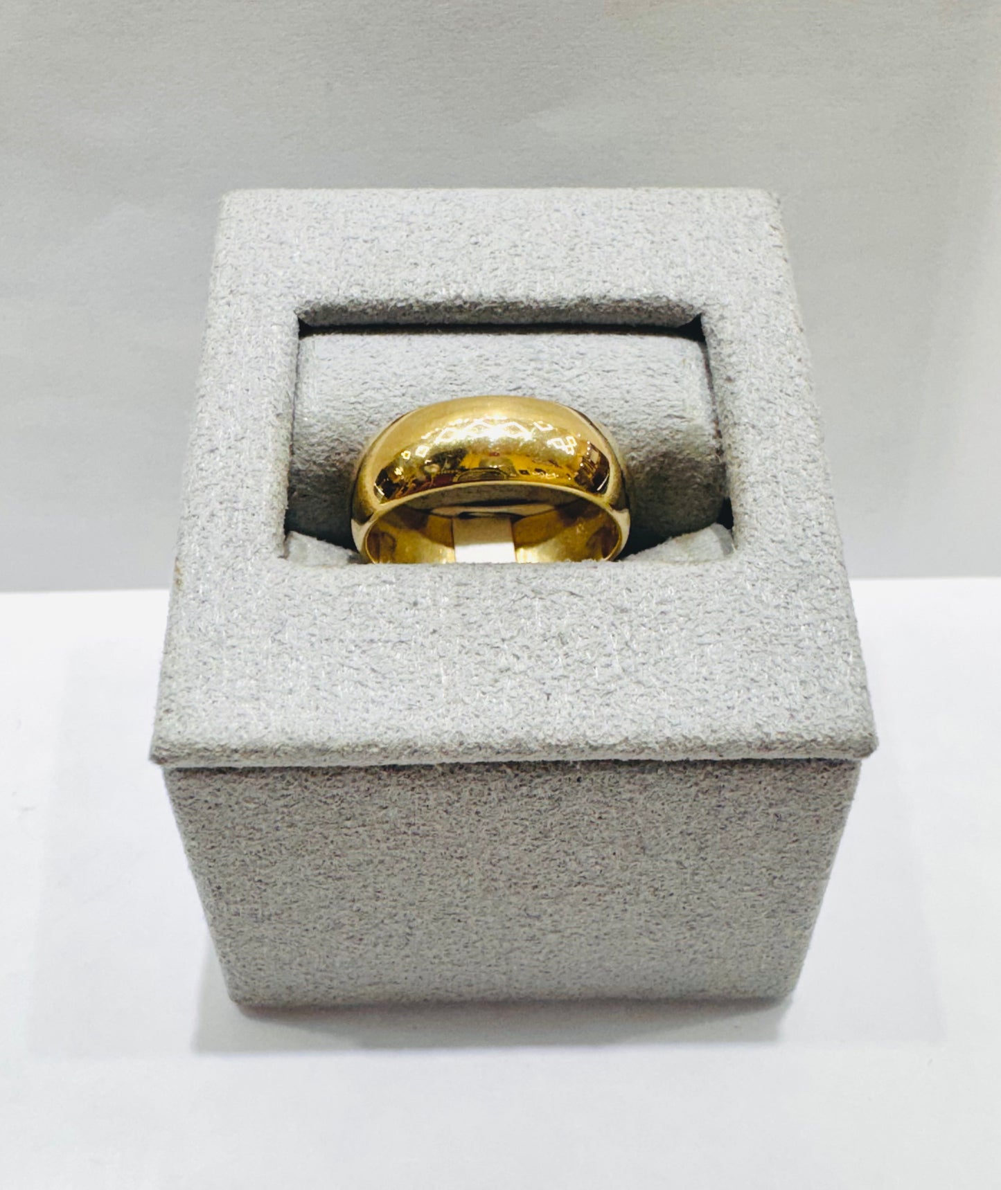 10K GOLD WEDDING BAND, WEIGHT: 3.6gm, SIZE: 5, WIDTH: 5.6mm
