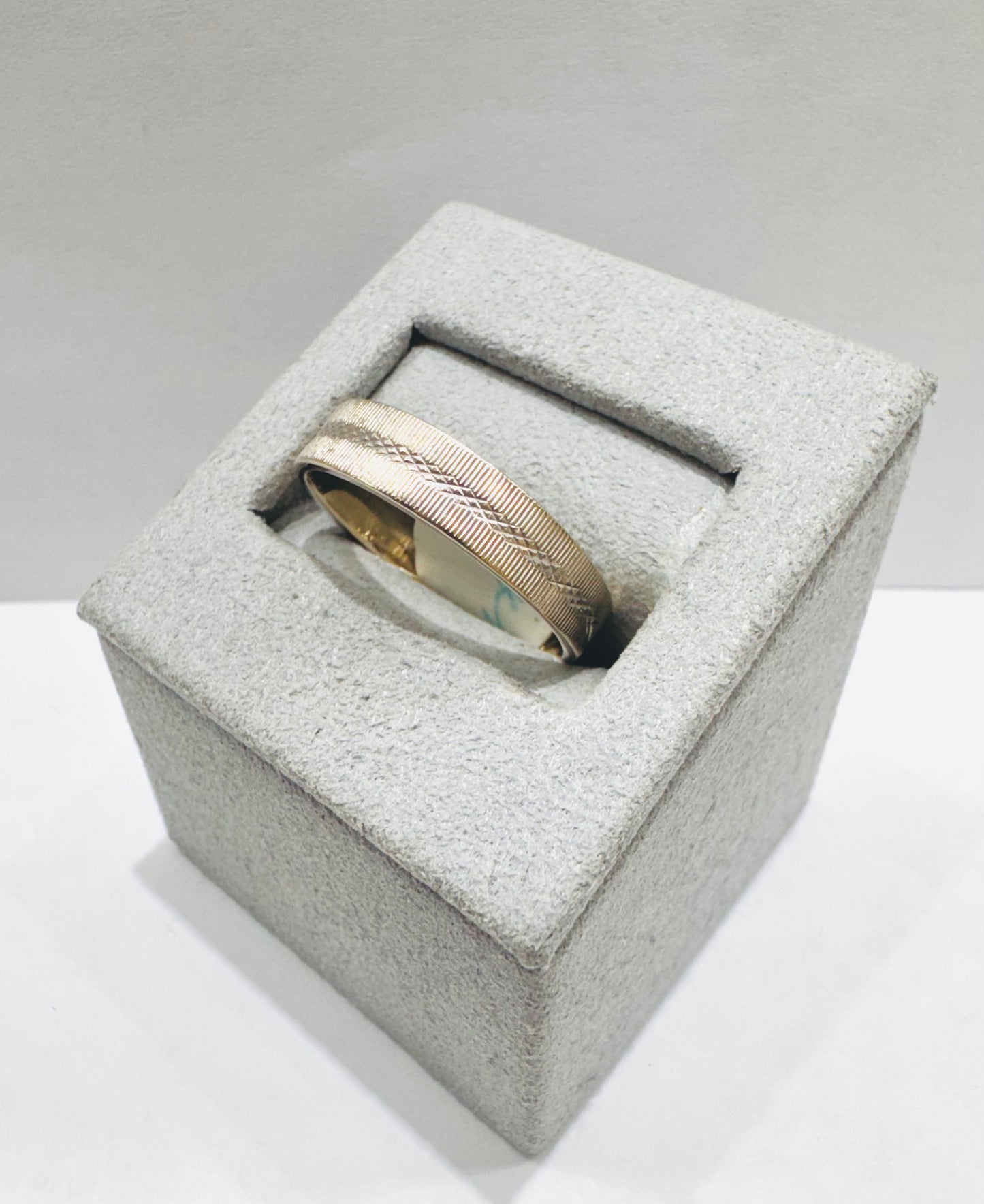 14K WHITE GOLD WEDDING BAND, WEIGHT: 4gm, SIZE: 10, WIDTH: 5mm